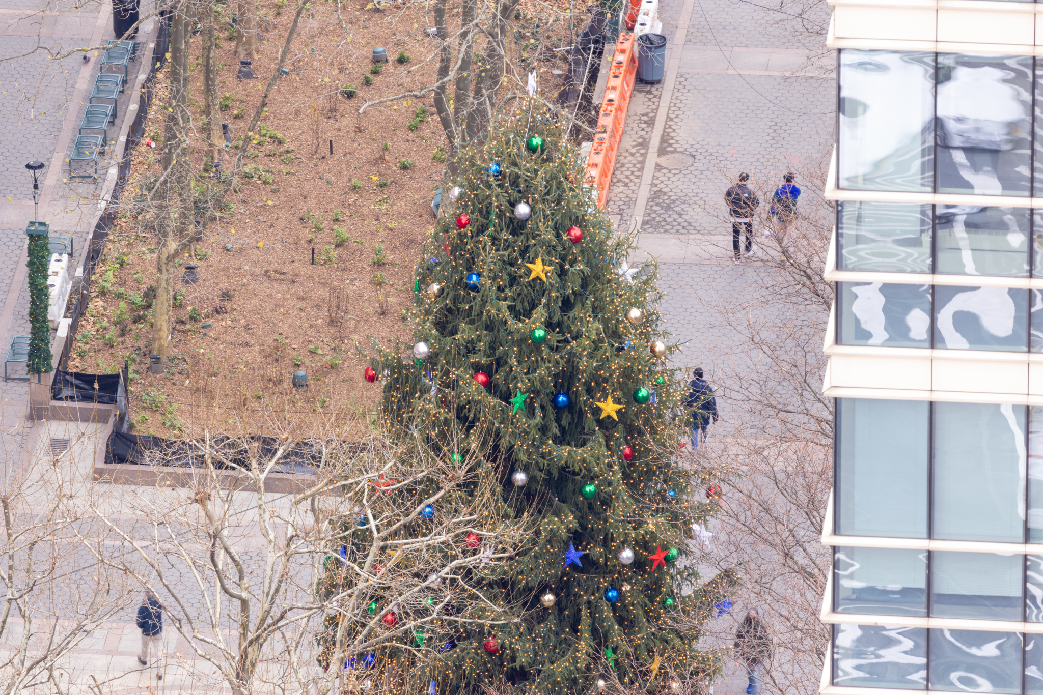 A Christmas tree at Brooklyn Commons photographed at 500mm